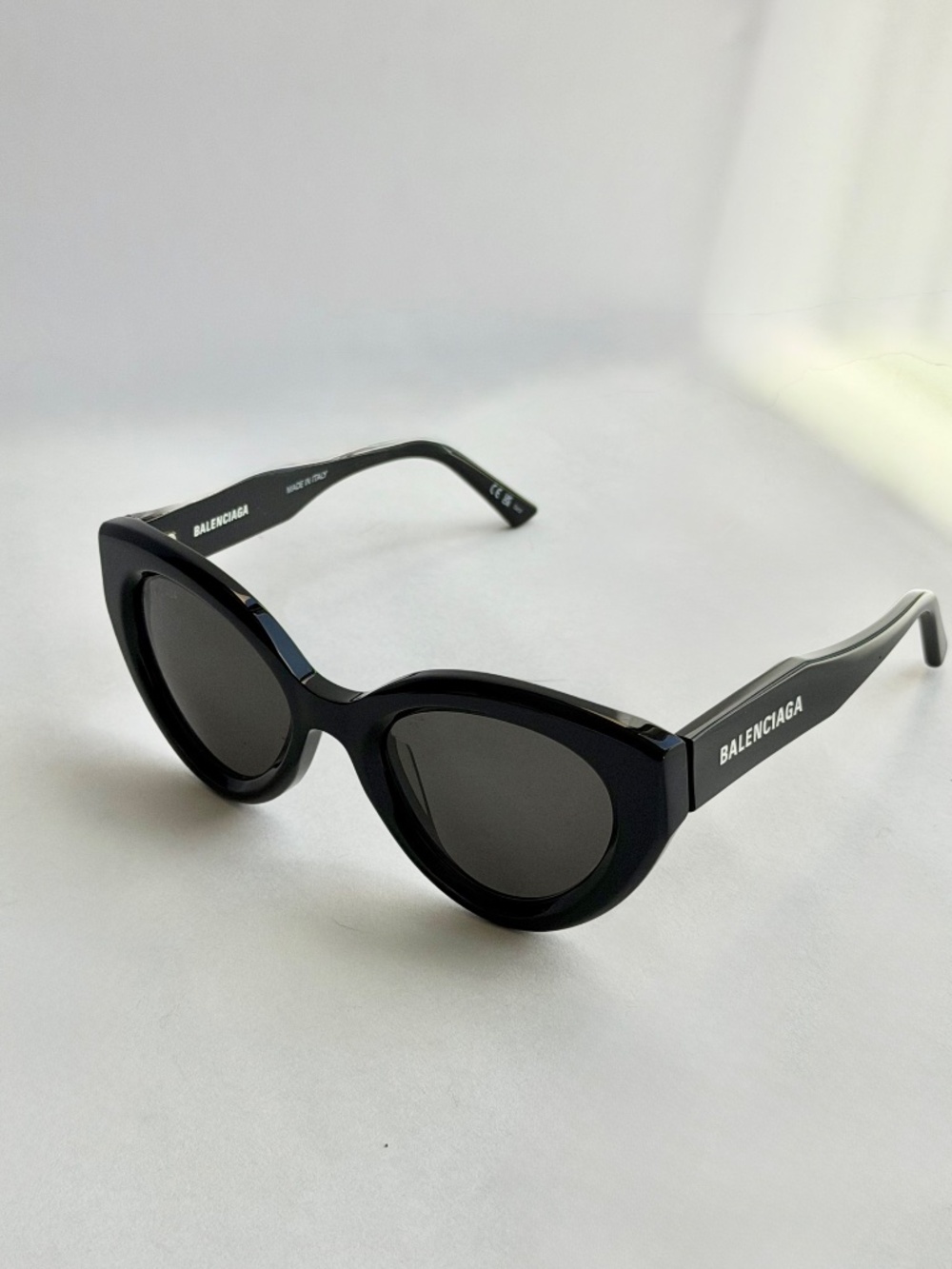 Balenciaga Black Cat Eye Sunglasses Oversized Logo w/ Case - Picture 4 of 4